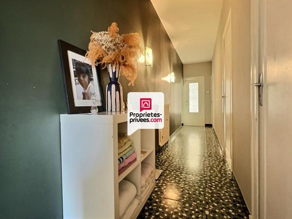 Maison T4 /5 d'env. 136 m²  avec 3/4 ch . et  garage double proche centre ville de SAINT-ASTIER (24100)