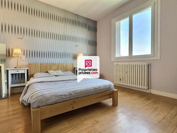 Maison T4 /5 d'env. 136 m²  avec 3/4 ch . et  garage double proche centre ville de SAINT-ASTIER (24100)