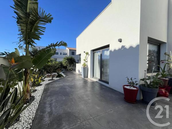 Maison à vendre  6 pièces - 135 m 2   LATOUR BAS ELNE  - 66