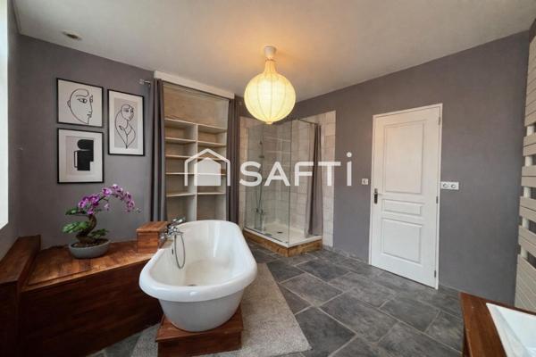 commune de Carvin , ancienne longére entièrement réhabilitée  surface utile d’environ 180 mètres carrés , sur parcelle d’environ 540 mètres carrés