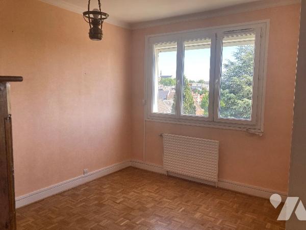SAINT QUENTIN, QUARTIER SAINT -JEAN, APPARTEMENT 4 CHAMBRES AVEC BALCON ET GARAGE