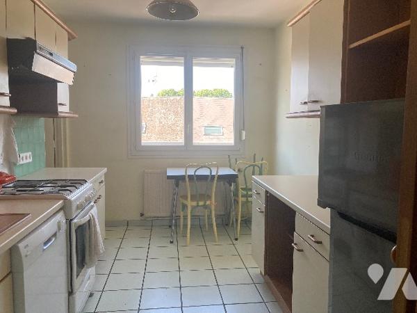 SAINT QUENTIN, QUARTIER SAINT -JEAN, APPARTEMENT 4 CHAMBRES AVEC BALCON ET GARAGE