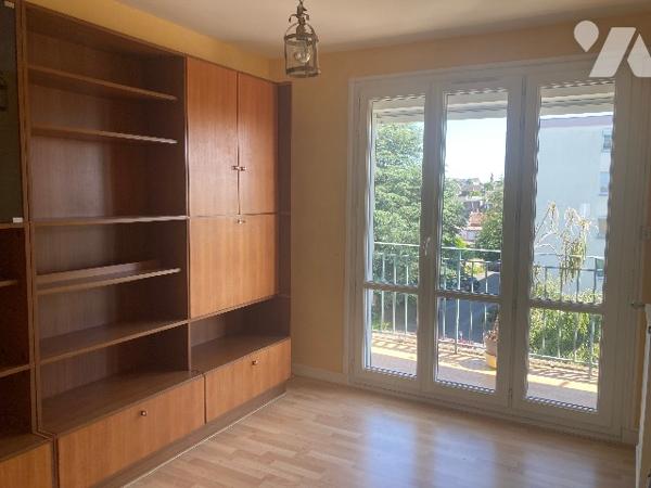 SAINT QUENTIN, QUARTIER SAINT -JEAN, APPARTEMENT 4 CHAMBRES AVEC BALCON ET GARAGE