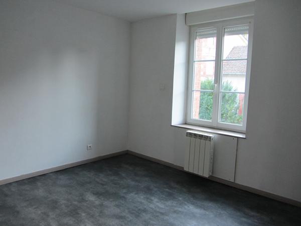 Appartement * 2 Pièces * 52 M² * 15210 Ydes * 370  € * 15  € * 385  €