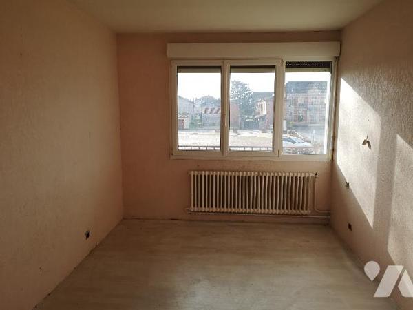 Perthes, maison jumelée F7, élevée sur 1 étage,