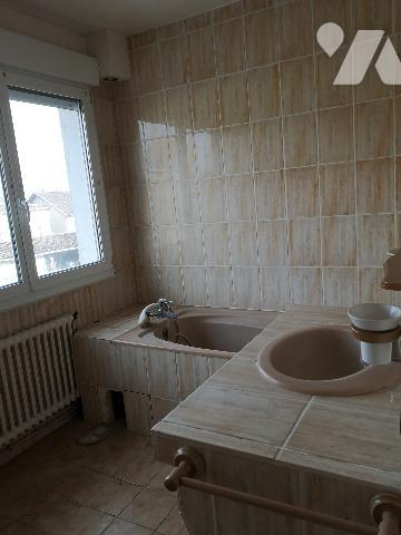 Perthes, maison jumelée F7, élevée sur 1 étage,