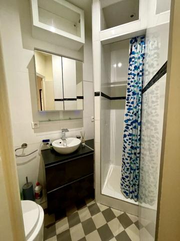 Charmant studio au pied de Montmartre ? Ideal pied-a-terre ou investissement