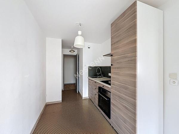 MONTREUIL, 10 MIN DU METRO MAIRIE DE MONTREUIL, QUARTIER FAMILIAL ET COMMERCANT DE PAUL SIGNAC, APPARTEMENT 3 PIECES SUR COUR AU CALME.