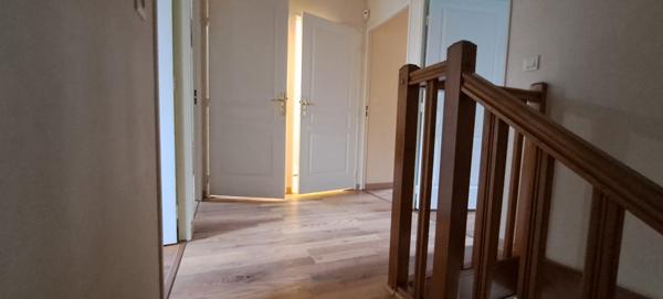 Maison 5 pièces à vendre à Étampes -A seulement 2 kms du RER C, TER direct Paris en 30 minutes, écoles et commerces.