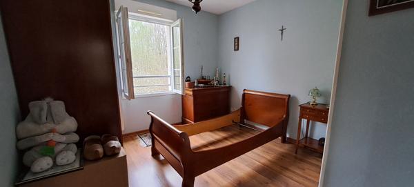 Maison 5 pièces à vendre à Étampes -A seulement 2 kms du RER C, TER direct Paris en 30 minutes, écoles et commerces.