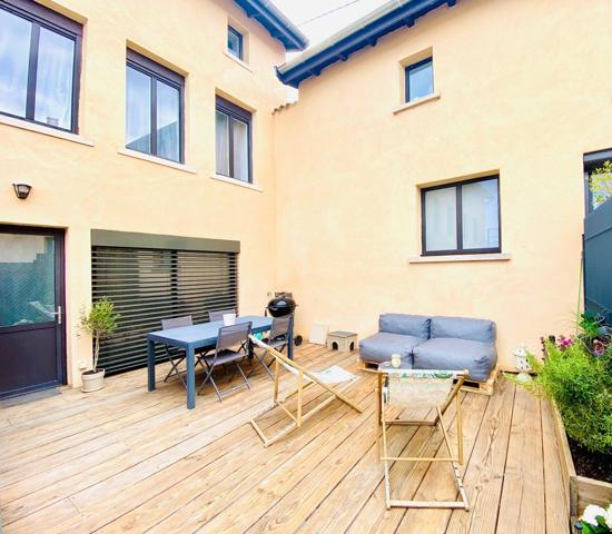 Maison 4 pièces avec terrasse et stationnements