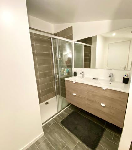 Maison 4 pièces avec terrasse et stationnements