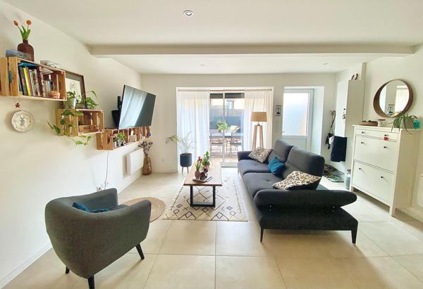 Maison 4 pièces avec terrasse et stationnements