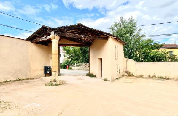 Maison 4 pièces avec terrasse et stationnements