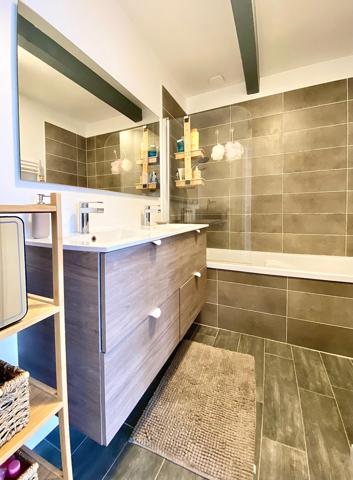 Maison 4 pièces avec terrasse et stationnements