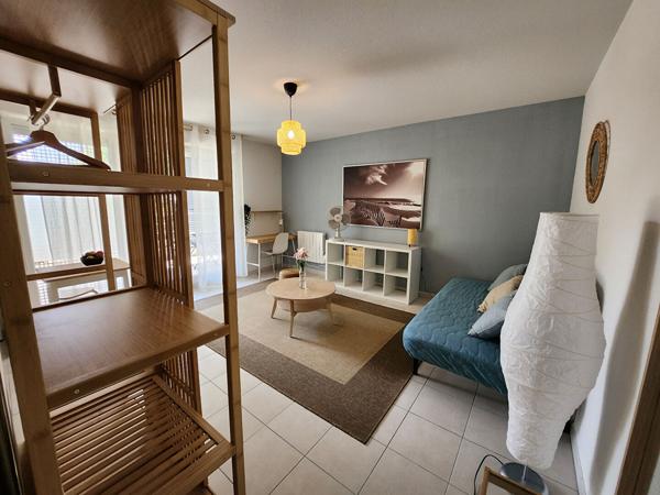 EXCLUSIVITE SUR AVIGNON - LOCATION STUDIO MEUBLE de 23.65 m² avec terrasse + parking privé