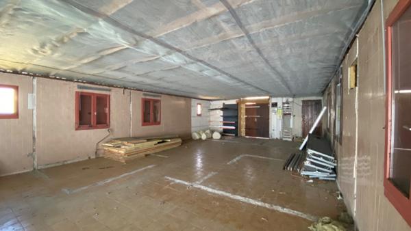 A vendre local commercial 222 m² avec terrain et parking – Ruoms (07120)