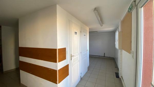 A vendre local commercial 222 m² avec terrain et parking – Ruoms (07120)