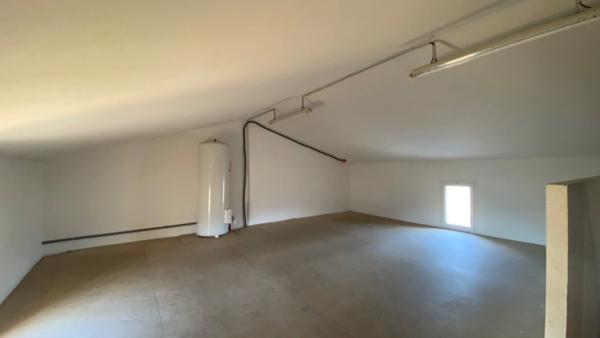 A vendre local commercial 222 m² avec terrain et parking – Ruoms (07120)