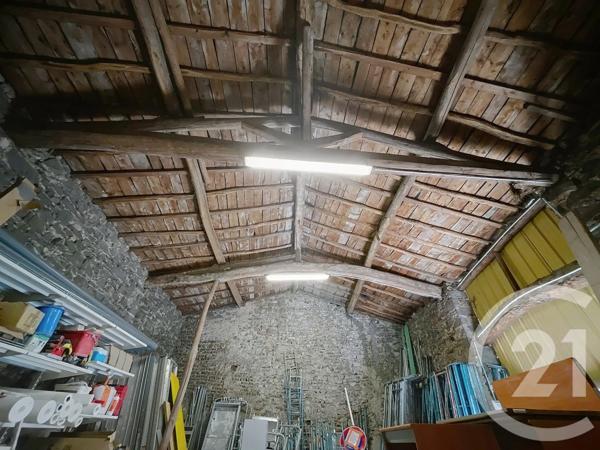 Immeuble à vendre  140 m 2   ST BONNET PRES RIOM  - 63