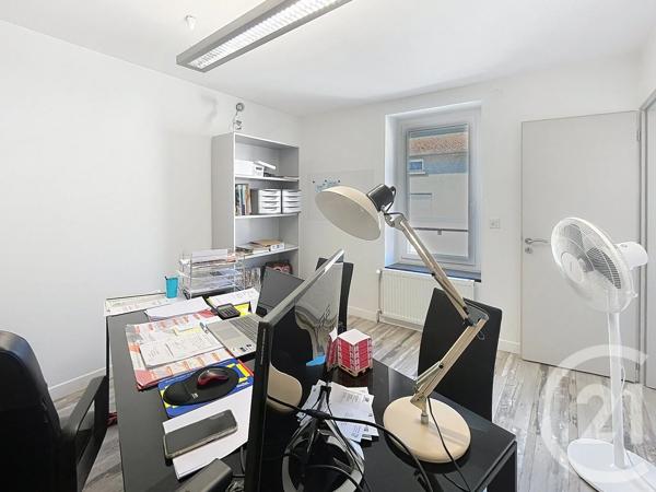 Immeuble à vendre  140 m 2   ST BONNET PRES RIOM  - 63
