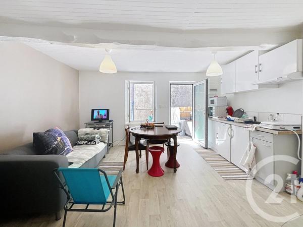 Immeuble à vendre  140 m 2   ST BONNET PRES RIOM  - 63