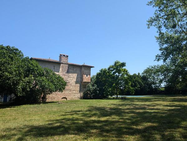 Demeure de prestige avec dépendances et piscine sur terrain de 1 hectare