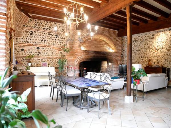 Demeure de prestige avec dépendances et piscine sur terrain de 1 hectare