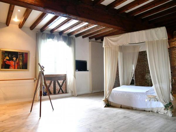 Demeure de prestige avec dépendances et piscine sur terrain de 1 hectare