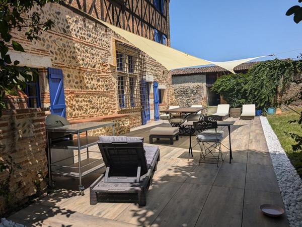 Demeure de prestige avec dépendances et piscine sur terrain de 1 hectare