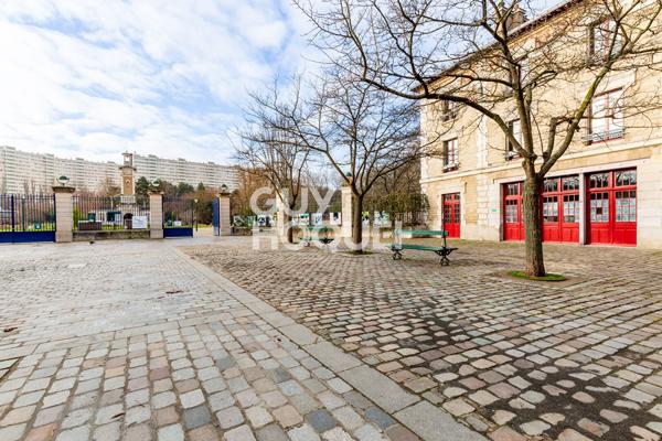 APPARTEMENT  2/3 PIECES  de 50m2 - PARIS 15°PARC G.BRASSENS - A RENOVER