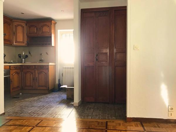 ***MARSEILLE 5EME...LE CAMAS...AUTHENTIQUE MAISON DE VILLE...3 PIECES...63M²...A REINVENTER...RARE DANS LE QUARTIER...CHARME DE L'ANCIEN...VIE DE QUARTIER***