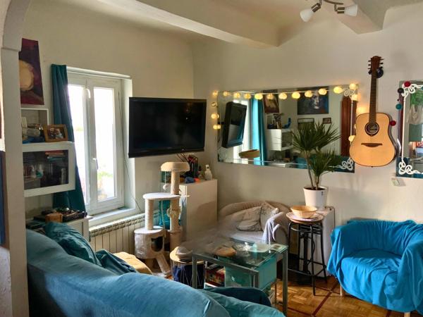 ***MARSEILLE 5EME...LE CAMAS...AUTHENTIQUE MAISON DE VILLE...3 PIECES...63M²...A REINVENTER...RARE DANS LE QUARTIER...CHARME DE L'ANCIEN...VIE DE QUARTIER***