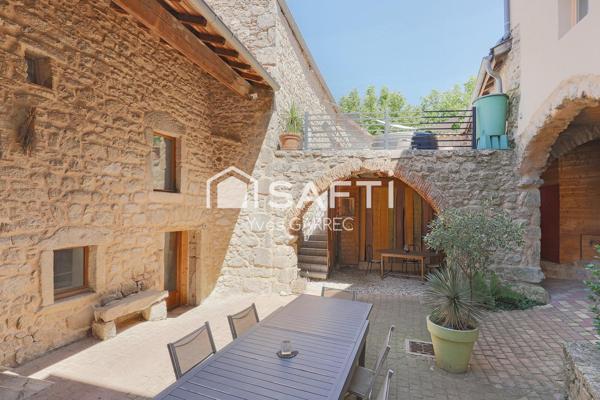 Corps de ferme entièrement rénové