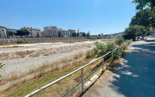 Immeuble à vendre    6 pièces • 233 m2 Nice