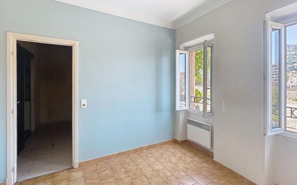 Immeuble à vendre    6 pièces • 233 m2 Nice