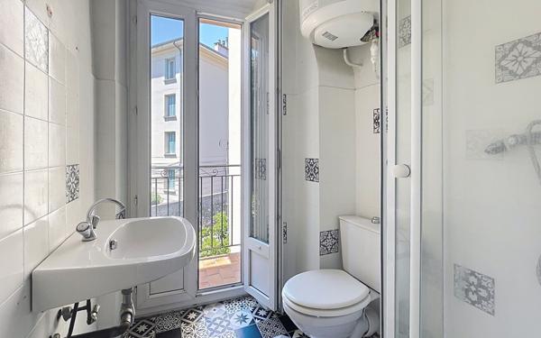 Immeuble à vendre    6 pièces • 233 m2 Nice
