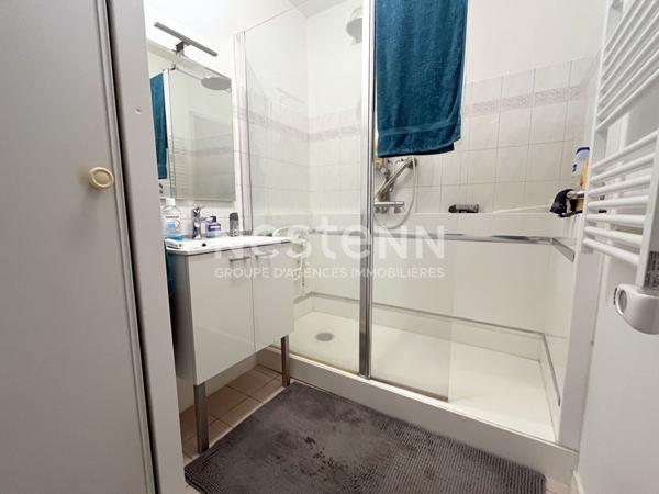 Appartement 3 pièces 65.52 m² - avec ascenseur - 1 place de parking en sous-sol - Centre-ville de MERU à 2 pas de la gare et des commerces