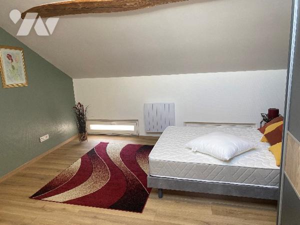 Châlons Plein Centre Ville, appartement avec ascenseur comprenant :
séjour avec cuisine ouverte équi