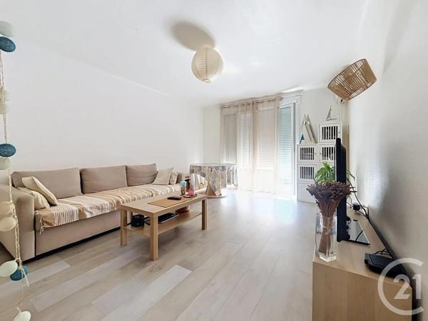Appartement T4 à vendre  4 pièces - 73 m 2   FREJUS  - 83