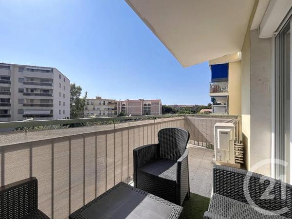 Appartement T4 à vendre  4 pièces - 73 m 2   FREJUS  - 83