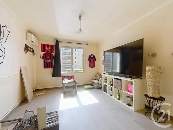 Appartement T4 à vendre  4 pièces - 73 m 2   FREJUS  - 83