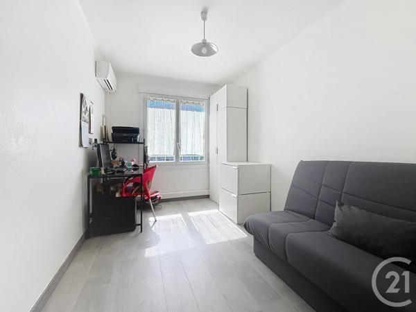 Appartement T4 à vendre  4 pièces - 73 m 2   FREJUS  - 83