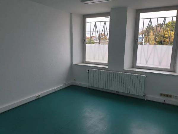 Location local commercial 62.1m²