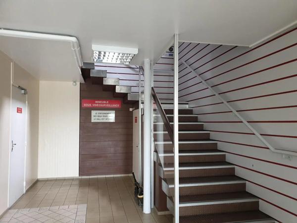 Location local commercial 62.1m²