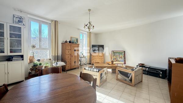 Apt (84400) Ensemble immobilier composé de deux appartements