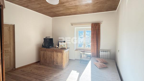 Apt (84400) Ensemble immobilier composé de deux appartements