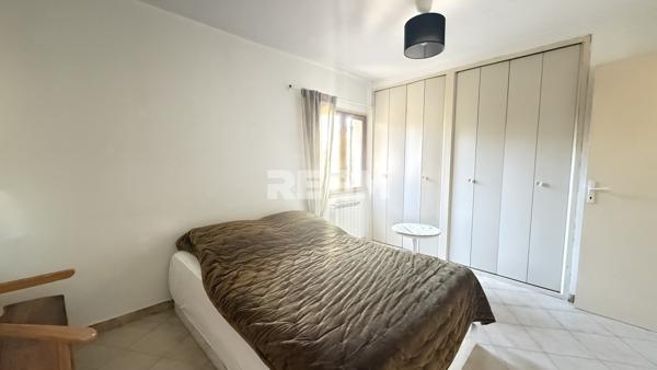 Apt (84400) Ensemble immobilier composé de deux appartements