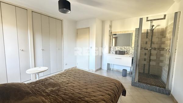 Apt (84400) Ensemble immobilier composé de deux appartements