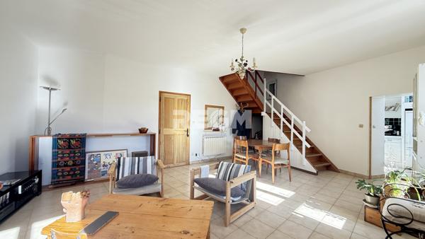 Apt (84400) Ensemble immobilier composé de deux appartements